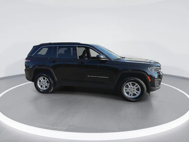Used 2025 Black Jeep Laredo image 2