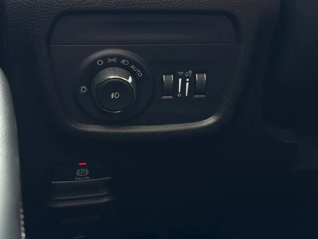 Used 2022 White Jeep Limited image 33