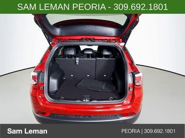 New 2026 Red Hot Pearlcoat Jeep Latitude image 23