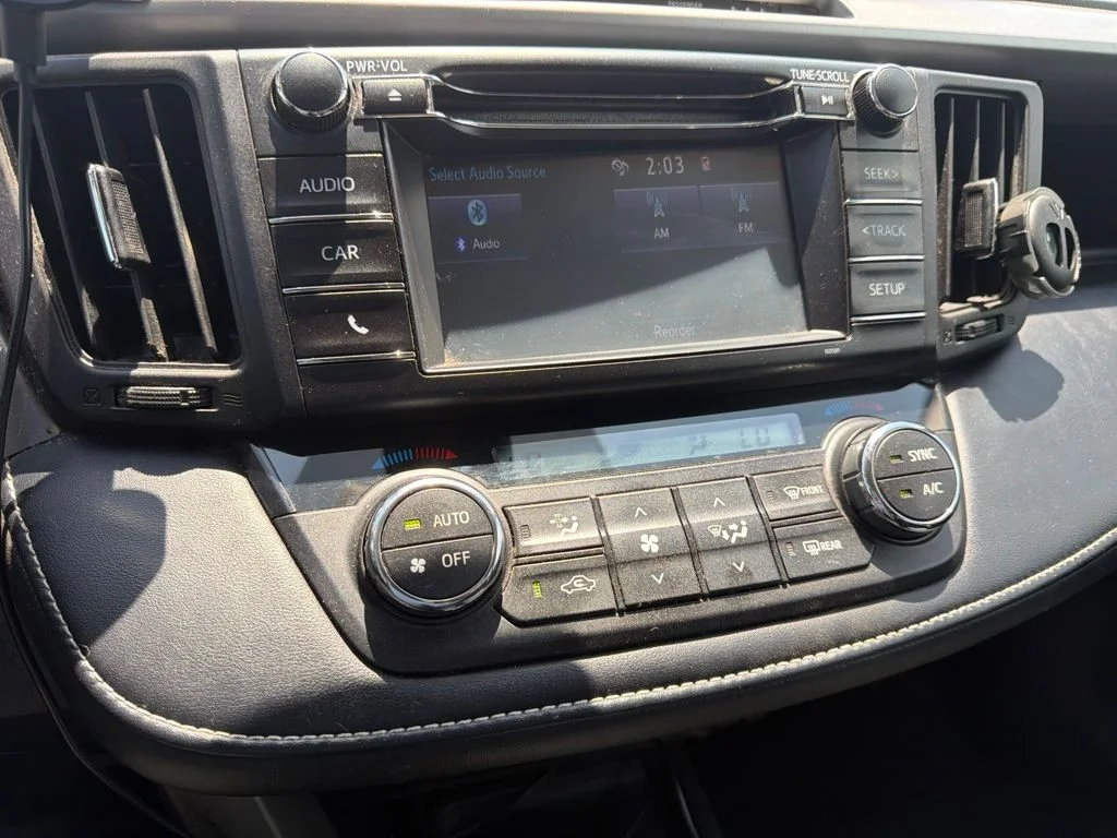 Used 2018 Black Toyota XLE image 3