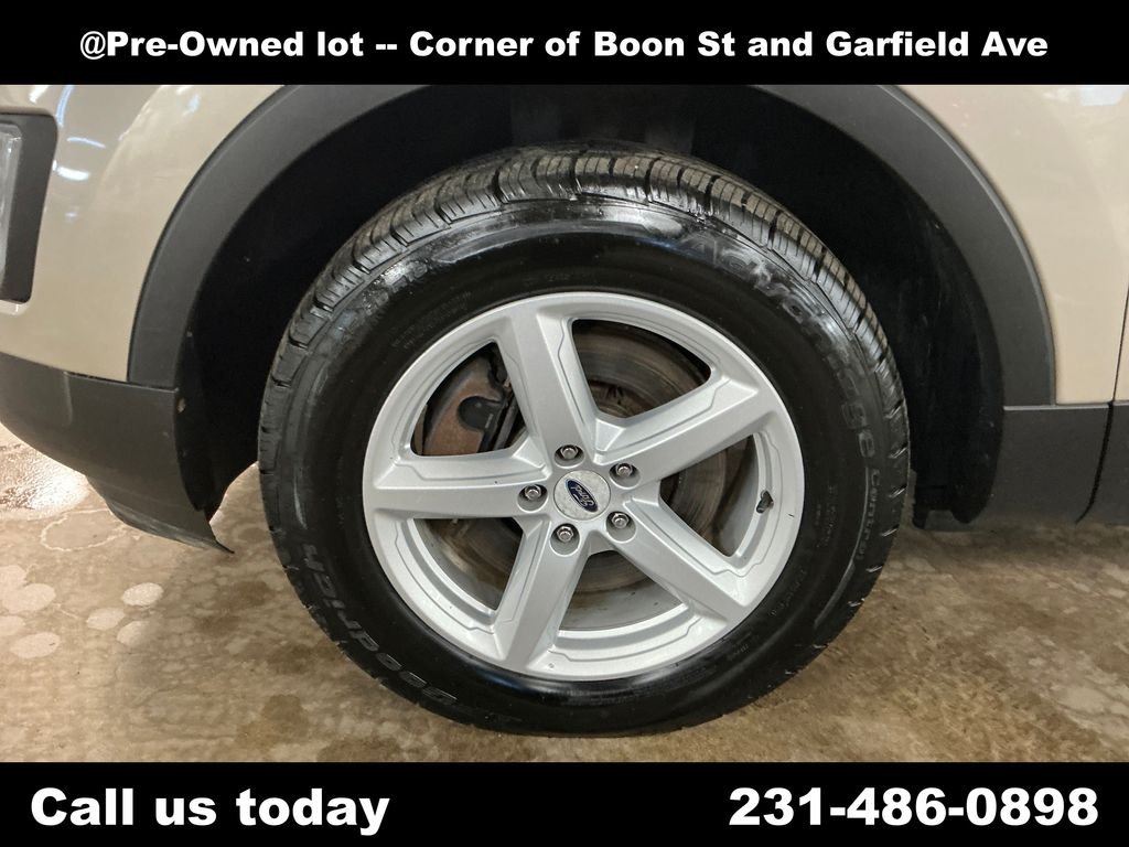 Used 2017 Gold Ford XLT image 11