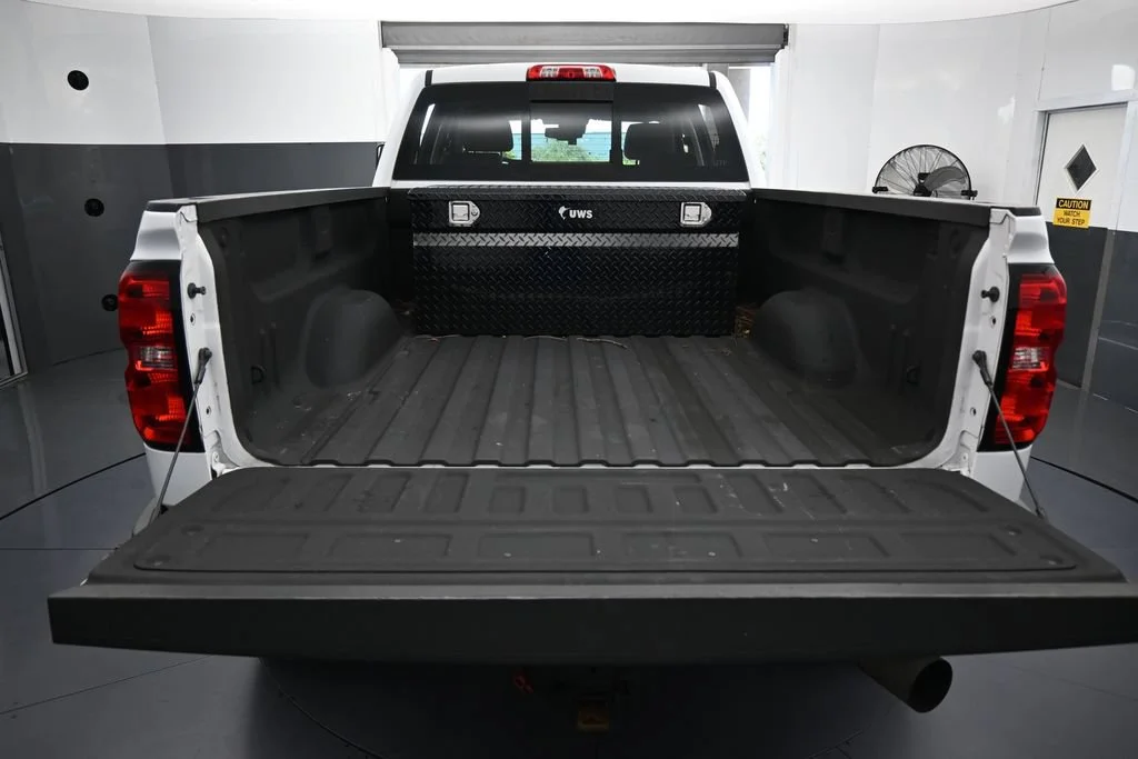 Used 2018 Summit White Chevrolet LTZ image 41