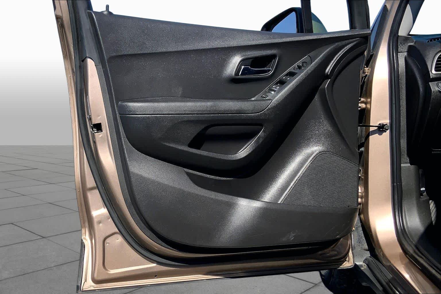 Used 2018 Sandy Ridge Metallic Chevrolet LT image 21