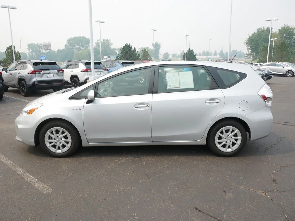 Used 2014 Silver Toyota Three image 7