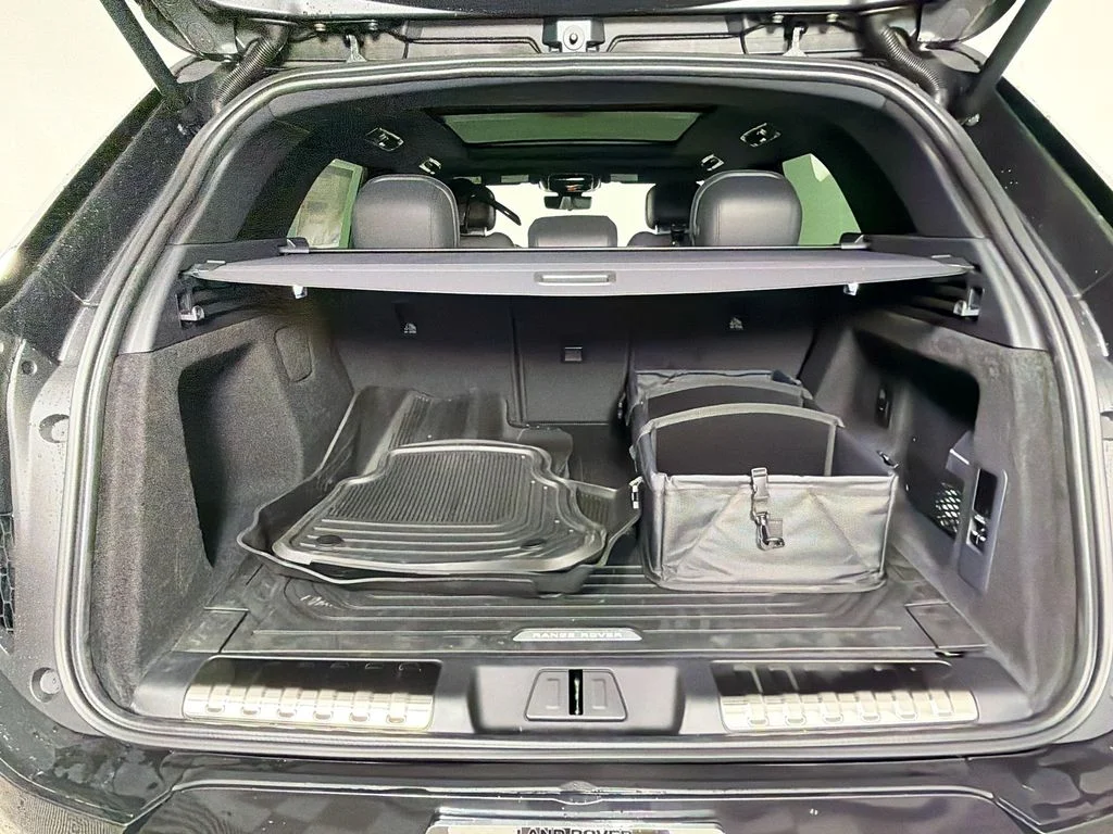 New 2026 Carpathian Grey Land Rover Dynamic SE image 28