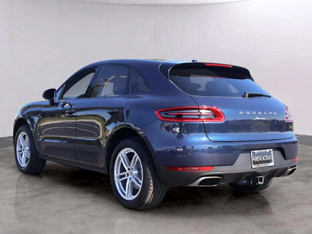 Used 2018  Porsche Base image 2