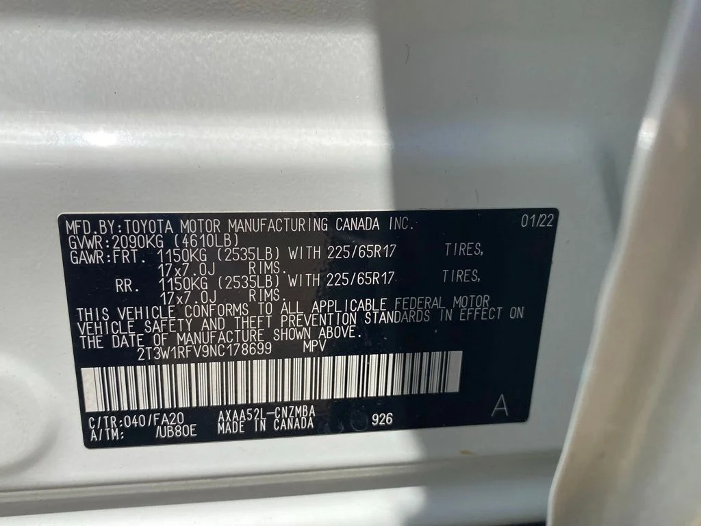 Used 2022 White Toyota XLE image 21