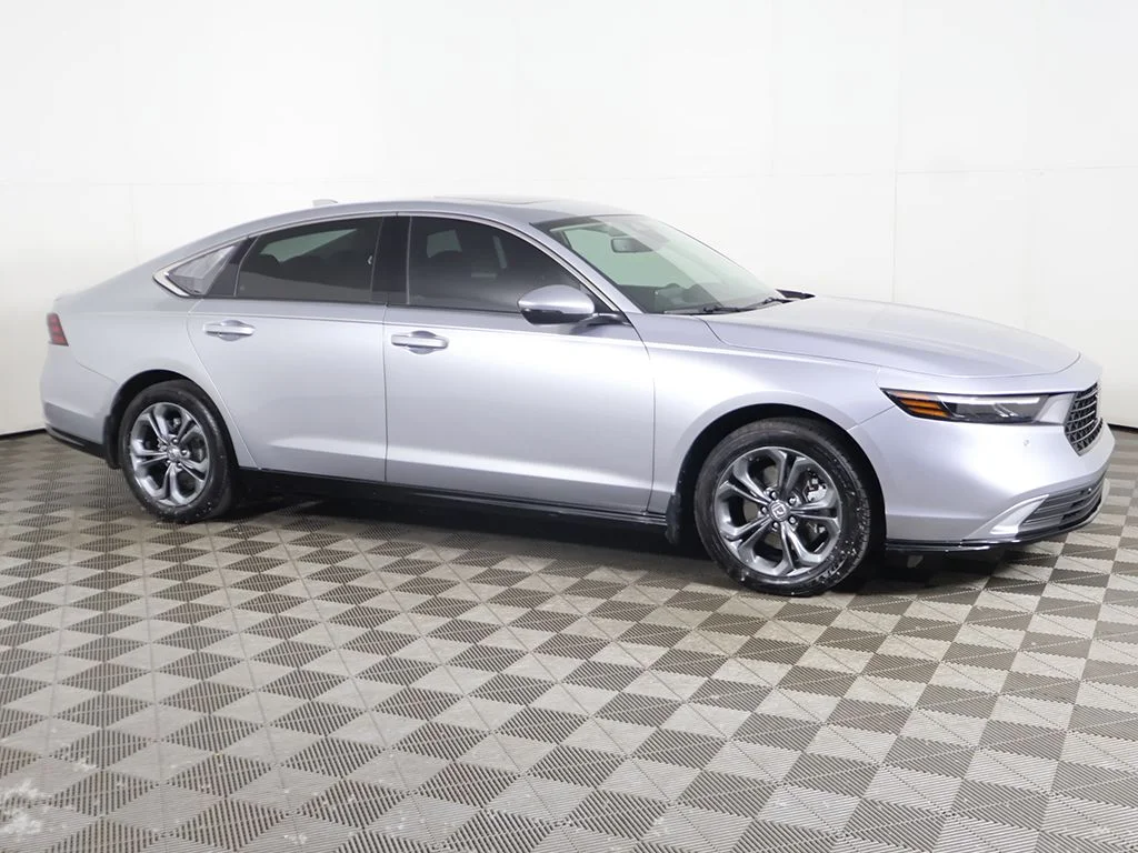 Used 2025 Silver Honda EX-L image 14