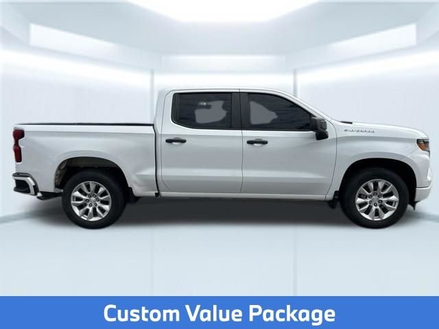 Used 2022 White Chevrolet Custom image 5
