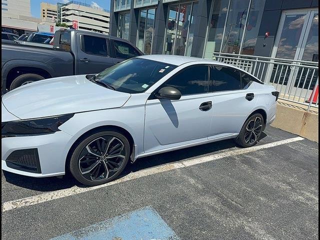 Used 2023 Gun Metallic Nissan 2.5 SR image 2