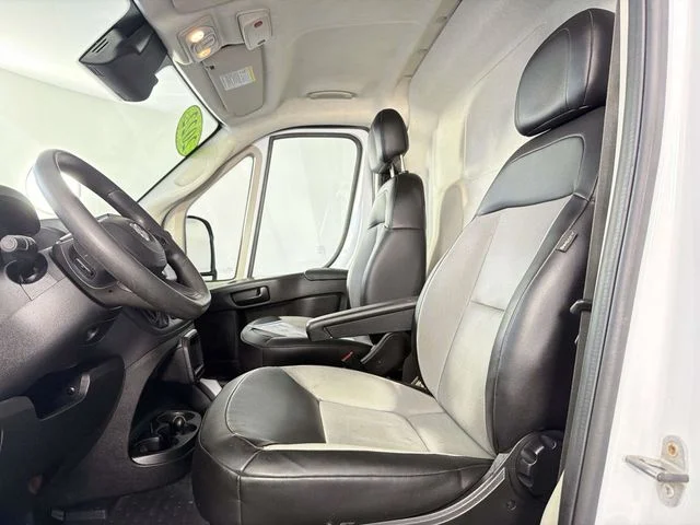 Used 2022 White Ram Base image 17