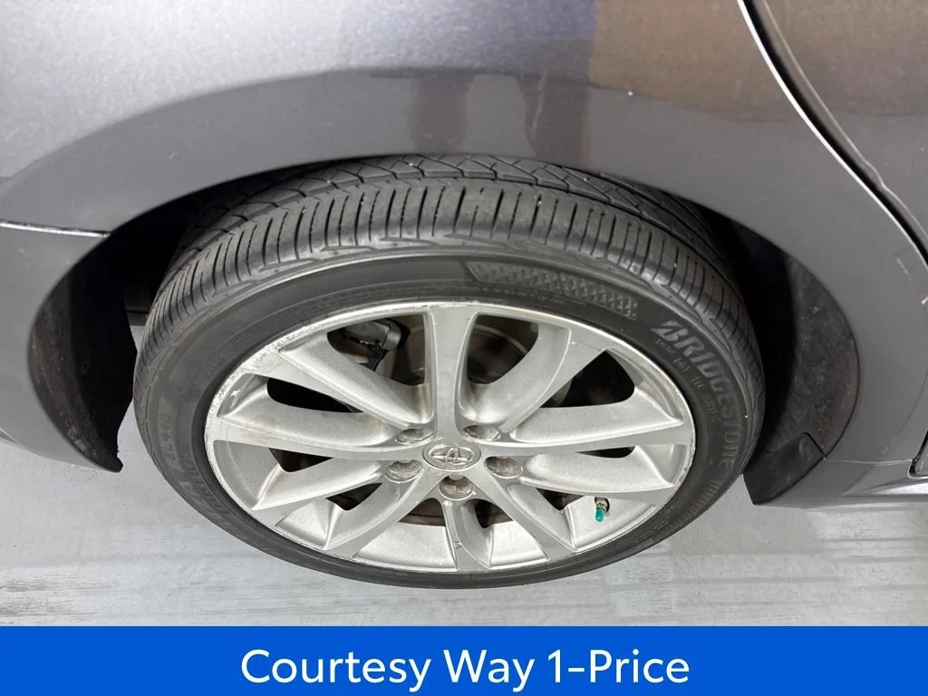 Used 2015 Gray Toyota XLE Touring image 13