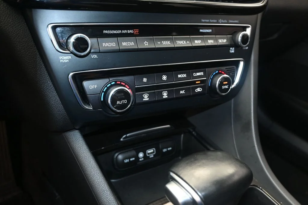 Used 2019 White Kia EX image 26
