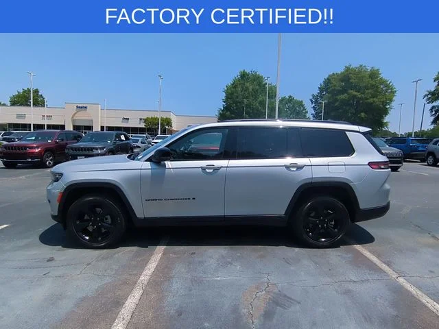 Used 2023 Silver Jeep Altitude image 2