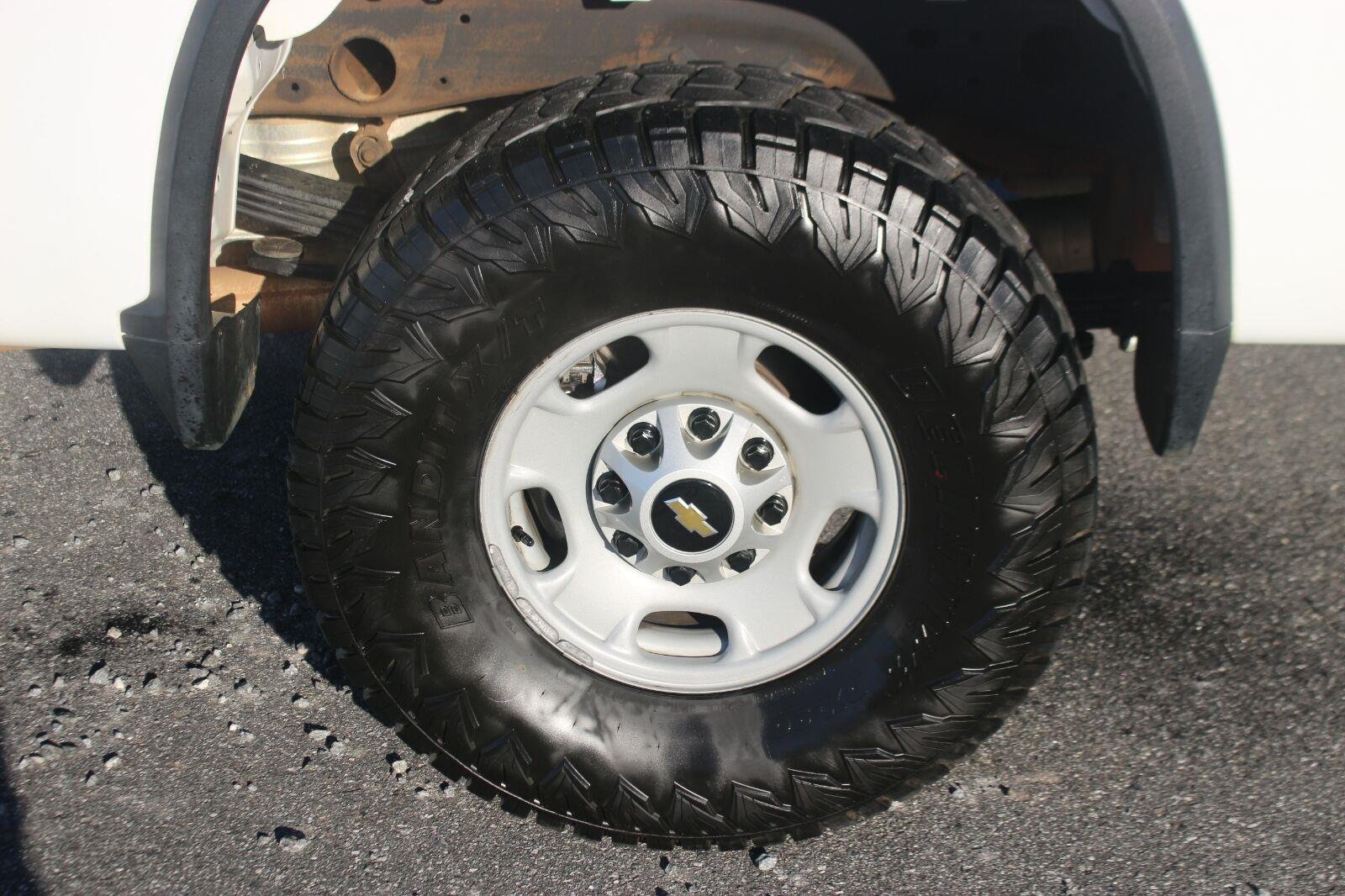 Used 2025 Summit White Chevrolet WT image 35