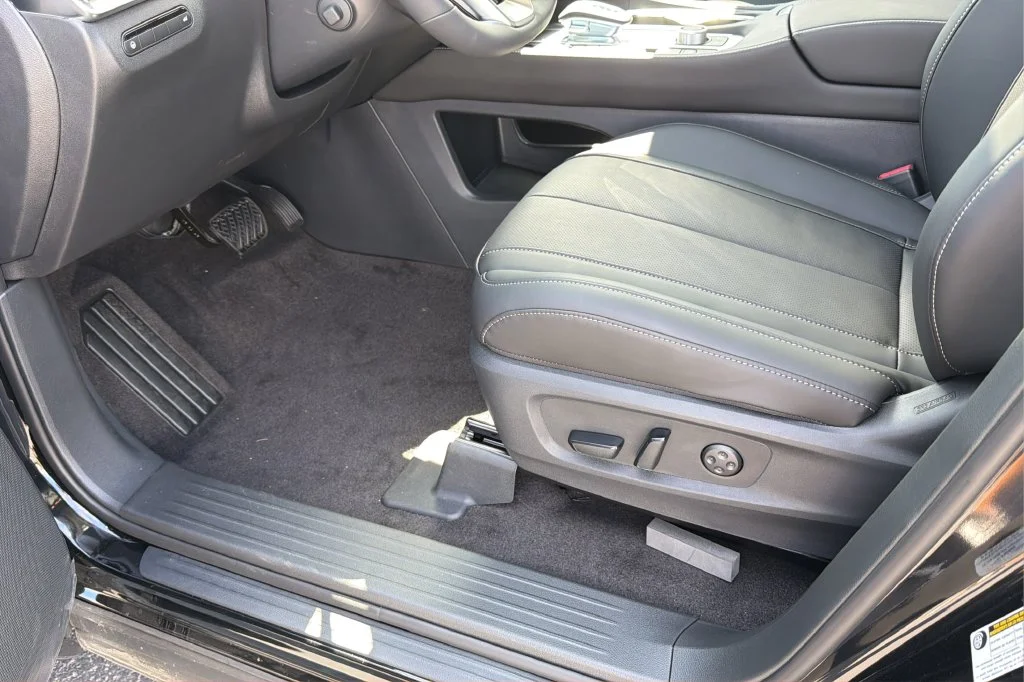 New 2027 MINERAL BLACK INFINITI Luxe FWD image 19