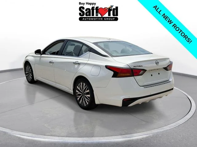 Used 2023 White Nissan 2.5 SV image 5