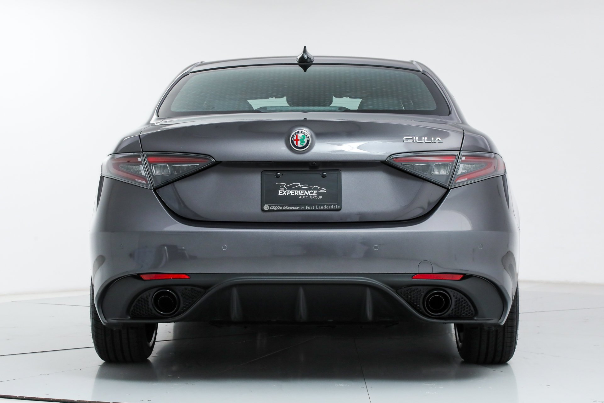 New 2025 Vesuvio Gray Metallic Exterior Paint Alfa Romeo  image 4