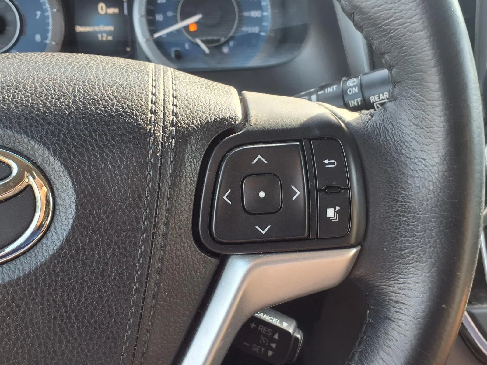 Used 2017 Silver Sky Metallic Toyota XLE 8-Passenger image 17