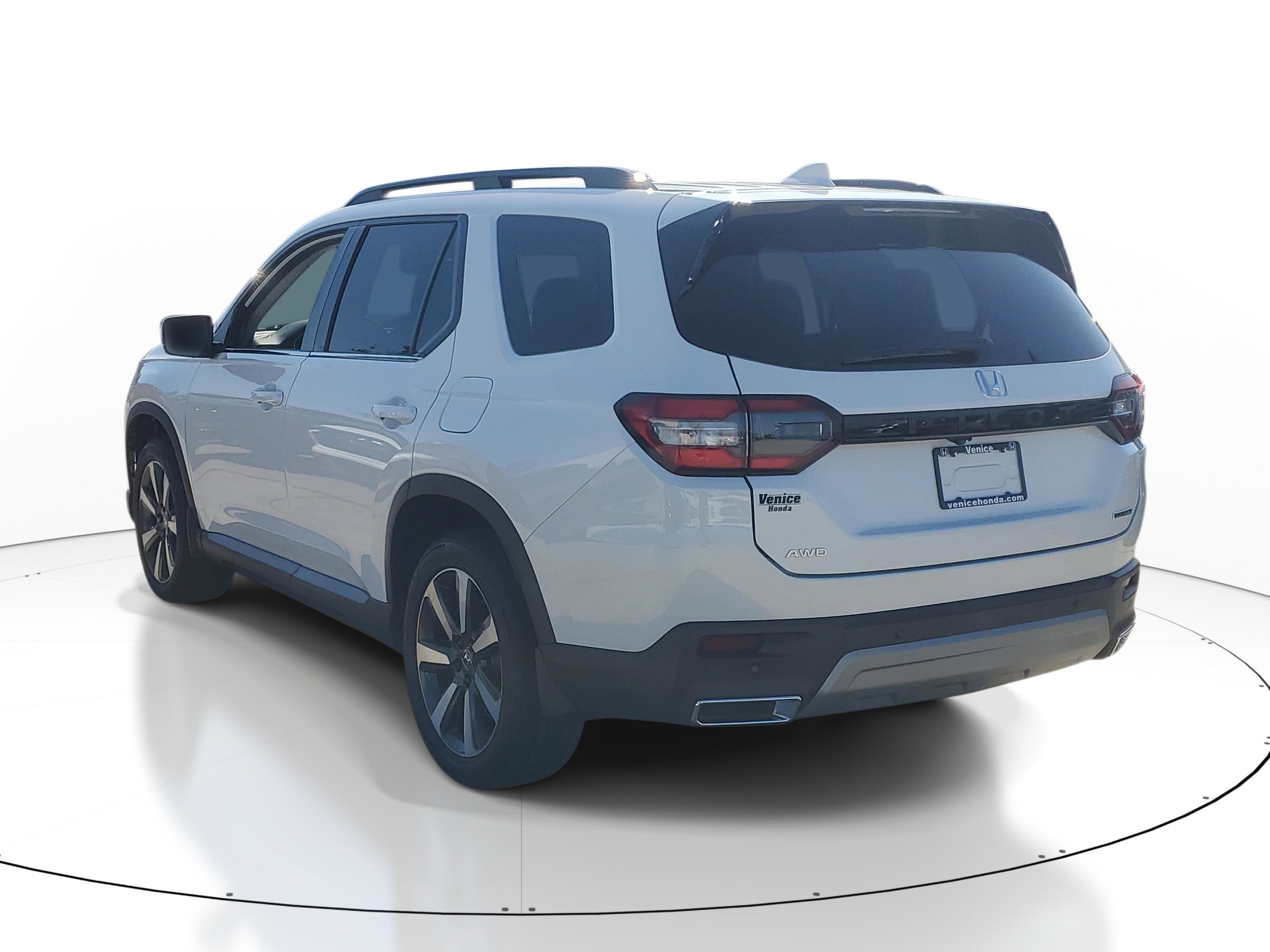 Used 2025 Platinum White Pearl Honda Touring image 3