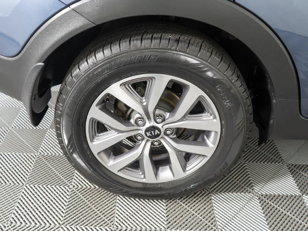Used 2015 Blue Kia LX image 28
