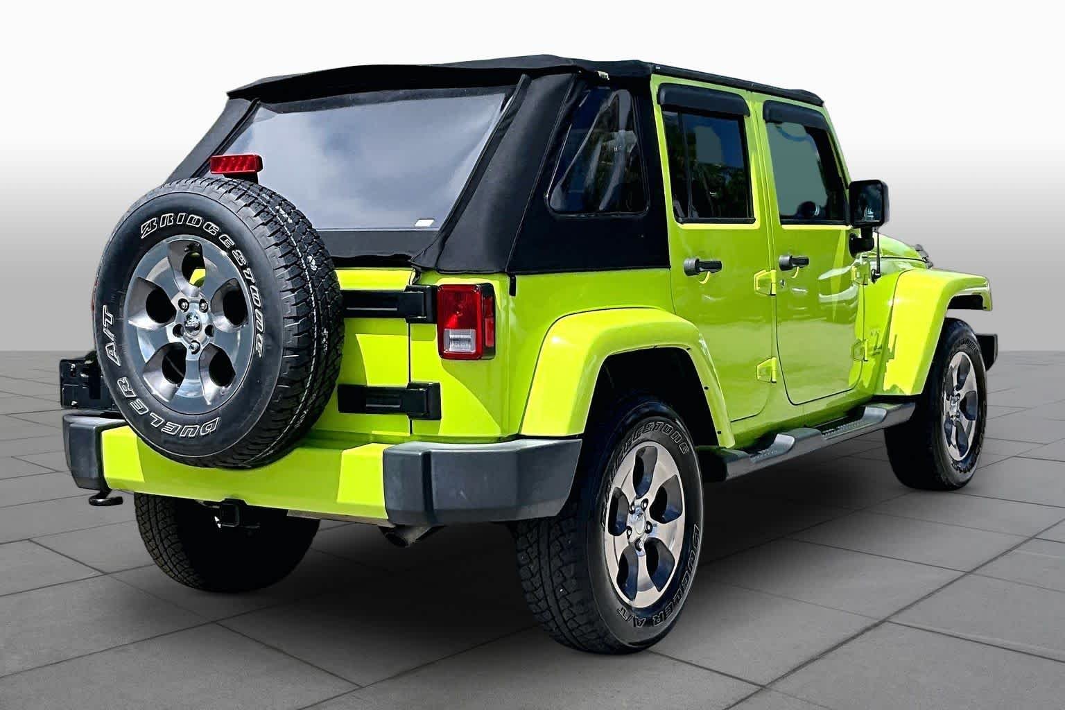 Used 2016 Hypergreen Clearcoat Jeep Sahara image 12
