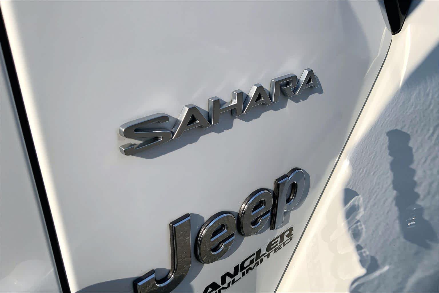 Used 2021 Bright White Clearcoat Jeep Unlimited Sahara image 27