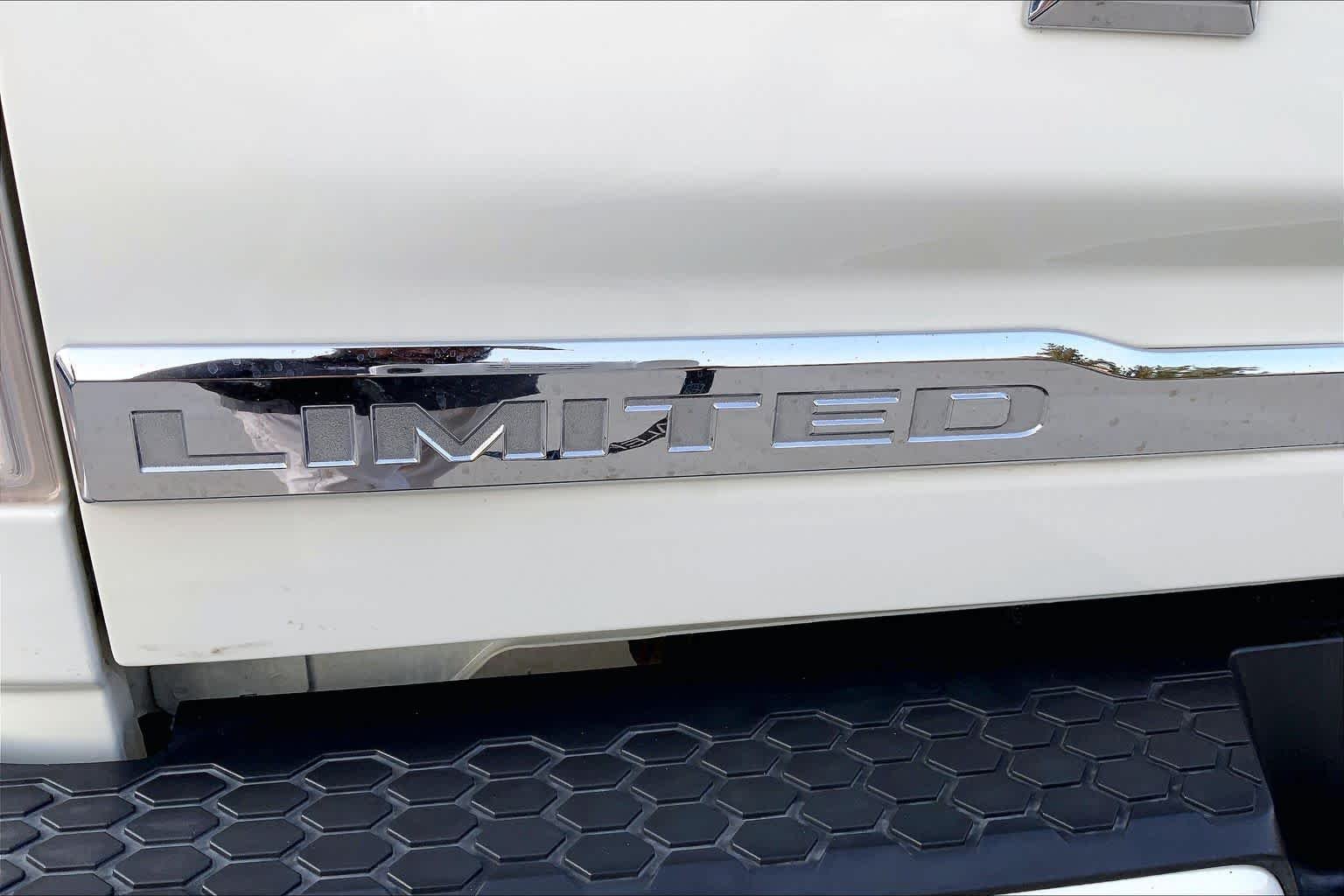 Used 2017 Pearl White Ram Limited image 10