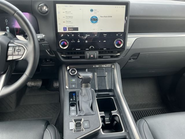 2024 Lexus GX Luxury - Photo 11