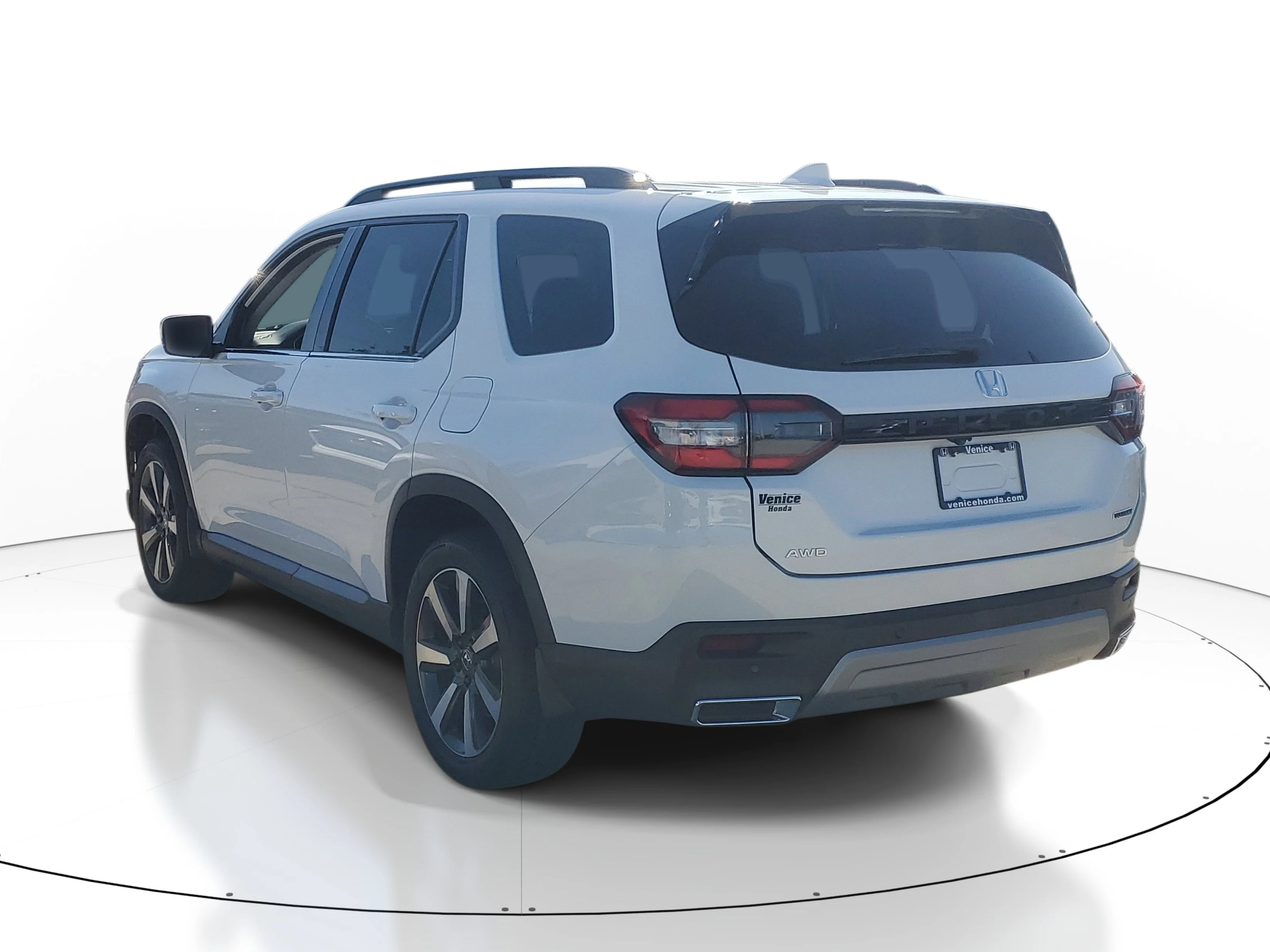 Used 2025 Platinum White Pearl Honda Touring image 3