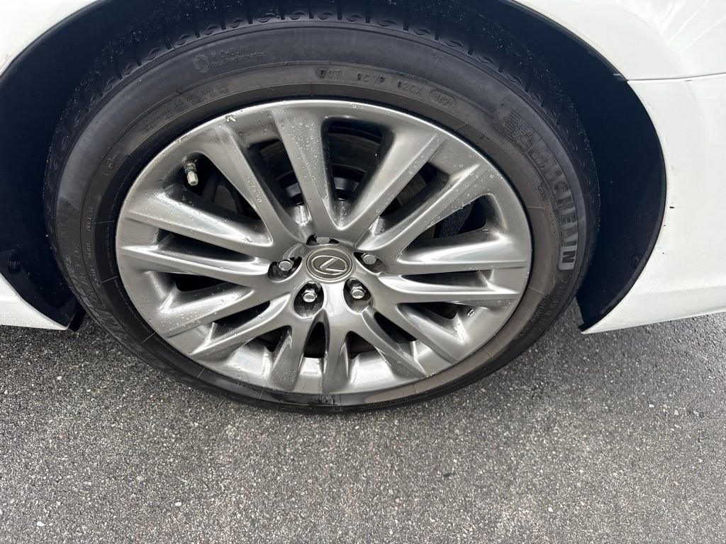 Used 2014 White Lexus 460 image 9