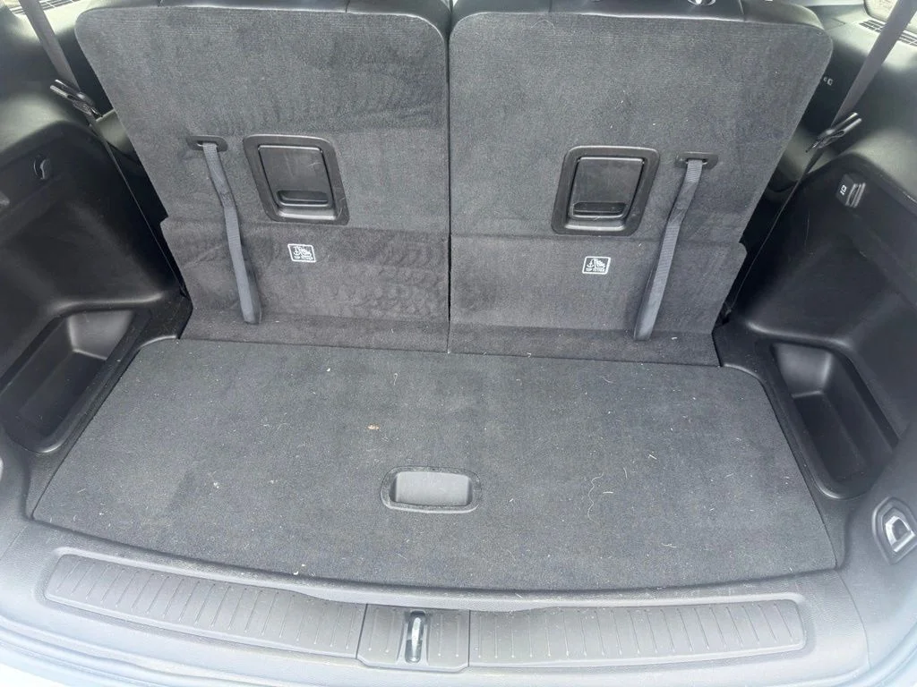 Used 2023 White/off-white Jeep Limited image 47
