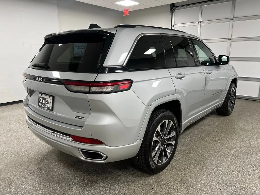 2023 Jeep Grand Cherokee Overland - Photo 13