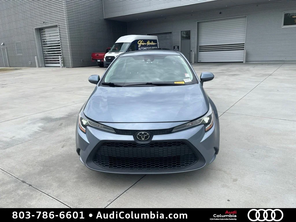 Used 2022  Toyota LE image 2