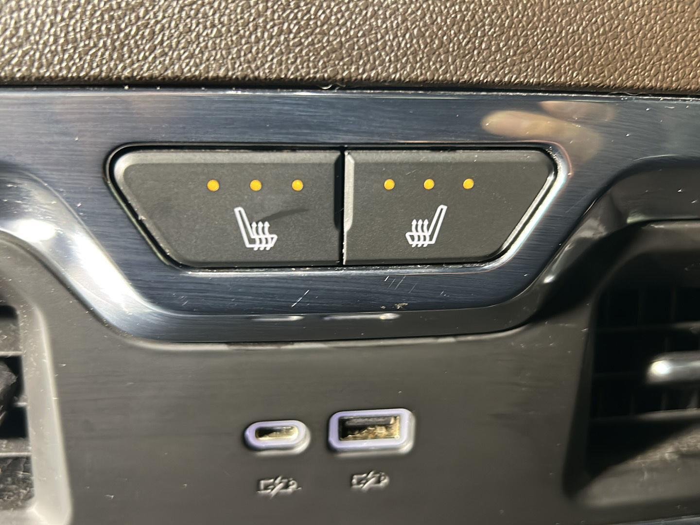 Used 2024 White Frost Tricoat GMC Denali image 41