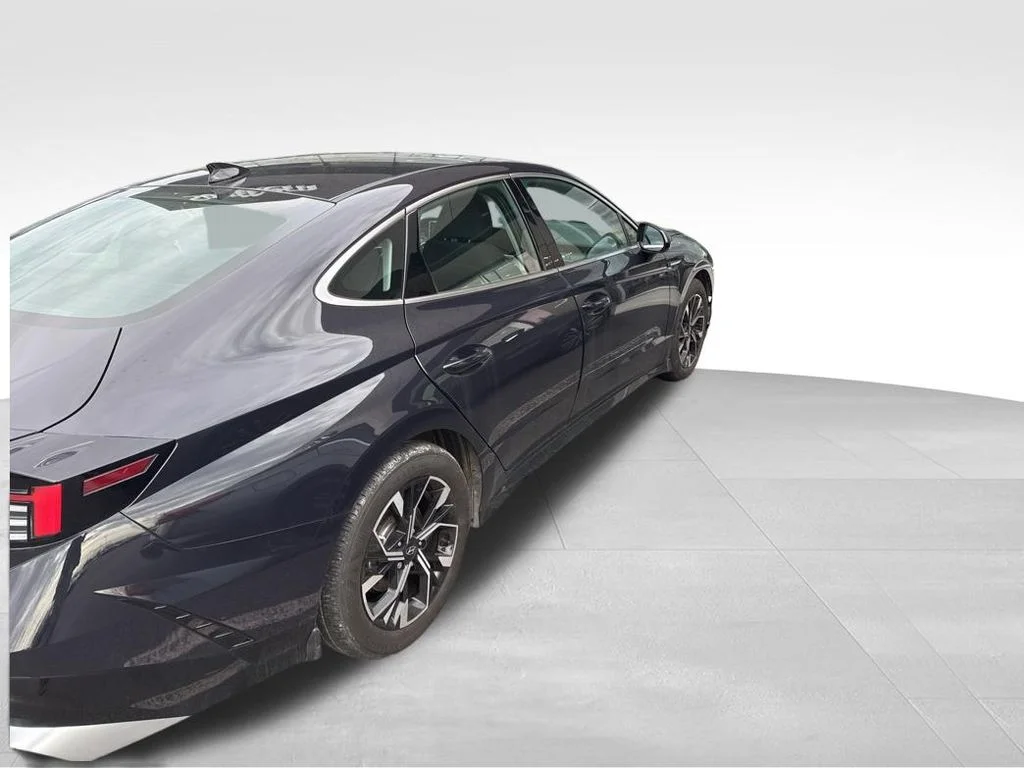 Used 2025 Blue Hyundai SEL image 5