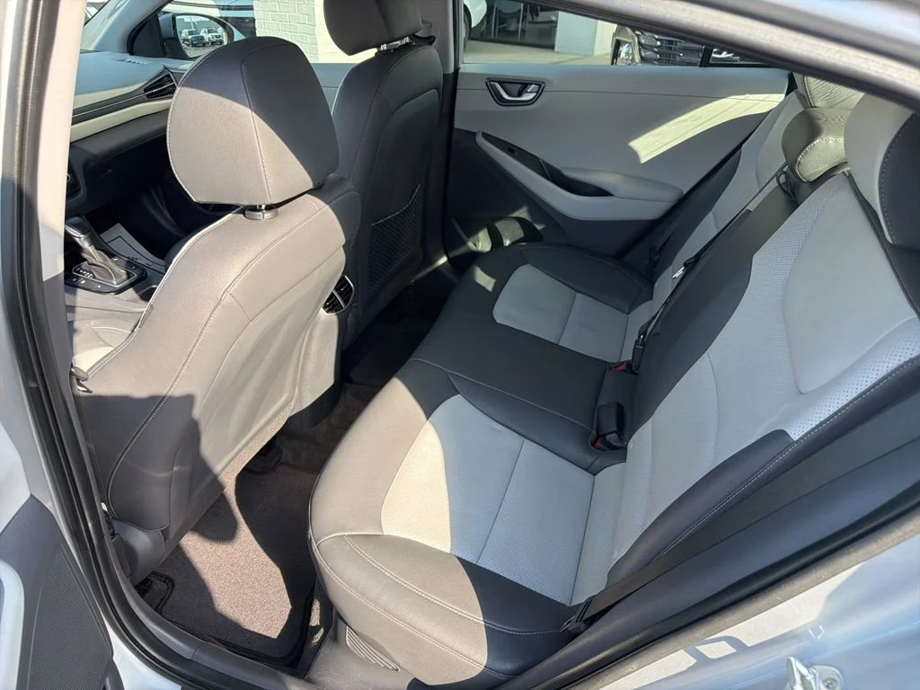 Used 2020 Stellar Silver Hyundai Limited image 15
