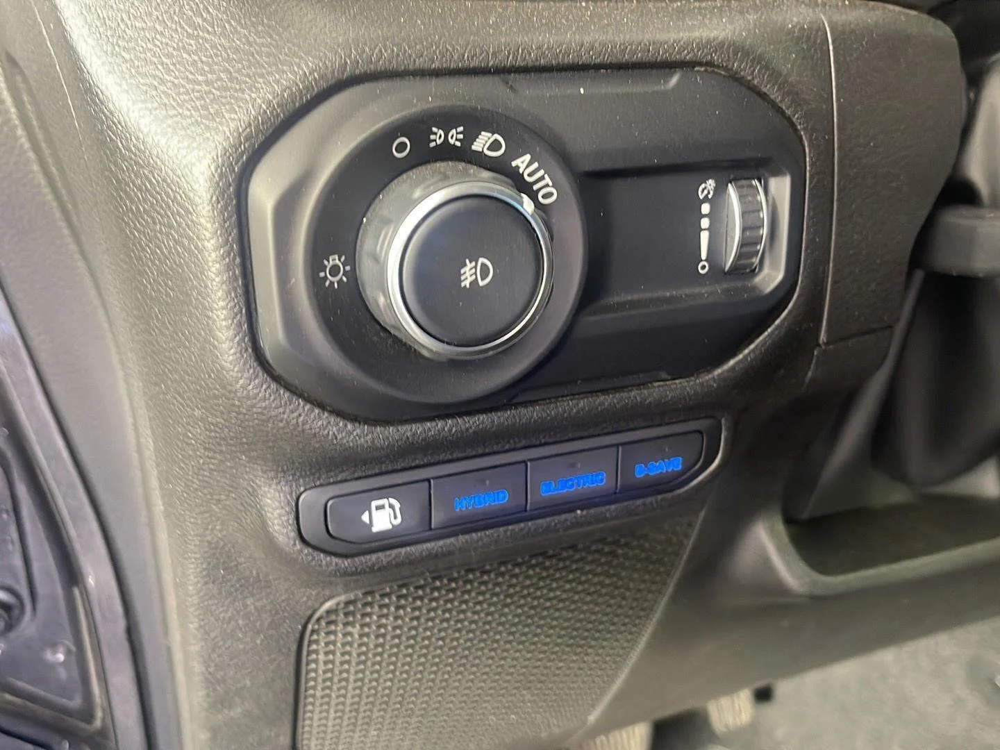 Used 2023 Granite Crystal Metallic Clearcoat Jeep Rubicon image 15