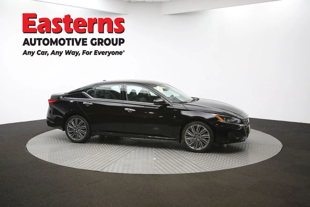 Used 2023 Black Nissan 2.5 SL image 47