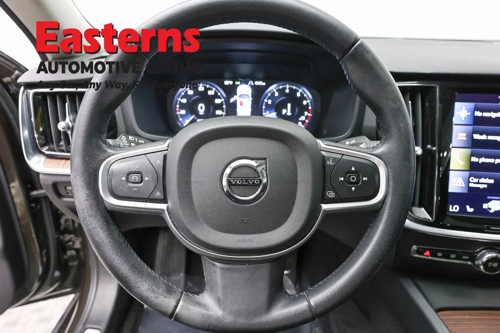Used 2022 Gray Volvo B5 Momentum image 12