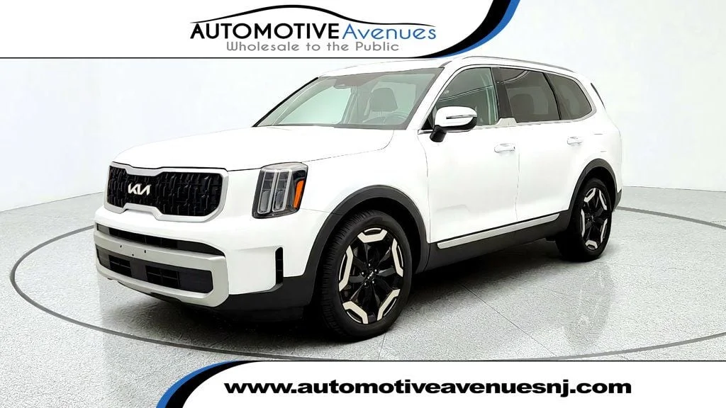 Used 2024 Glacial White Pearl Kia EX FWD image 1