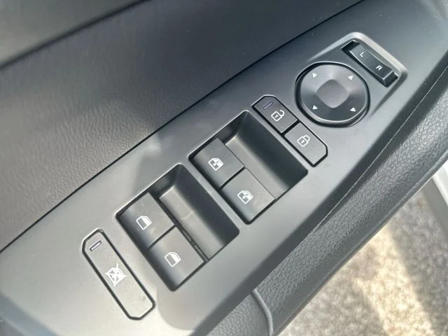 New 2026 Glacial White Pearl Kia EX image 17