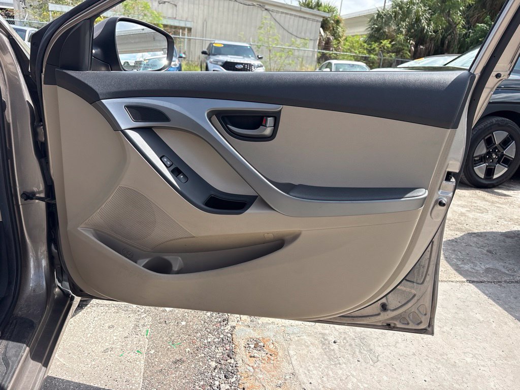 Used 2016 Brown Hyundai SE image 19