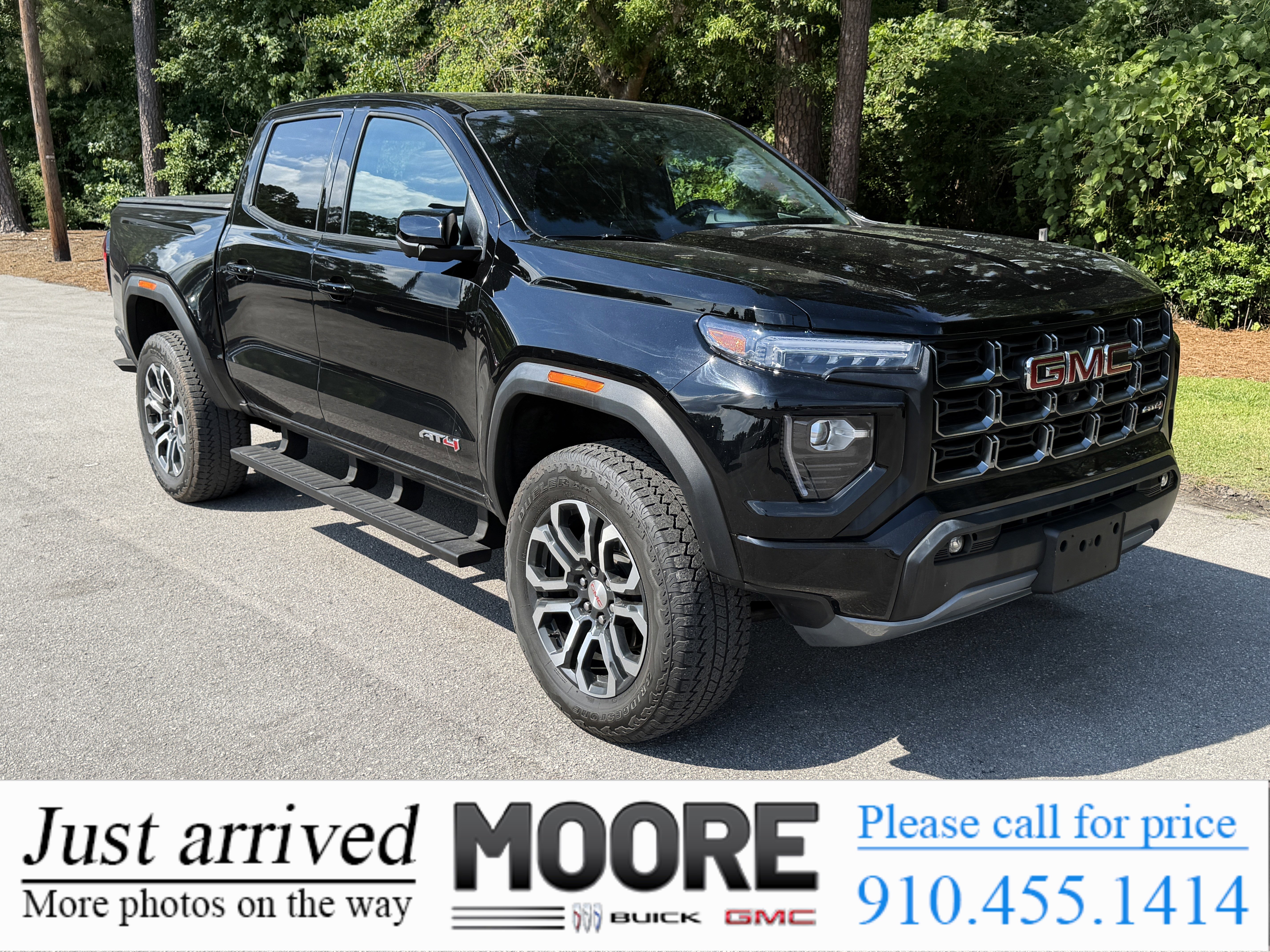 2023 GMC Canyon 4WD AT4 Crew Cab Short Box's photo