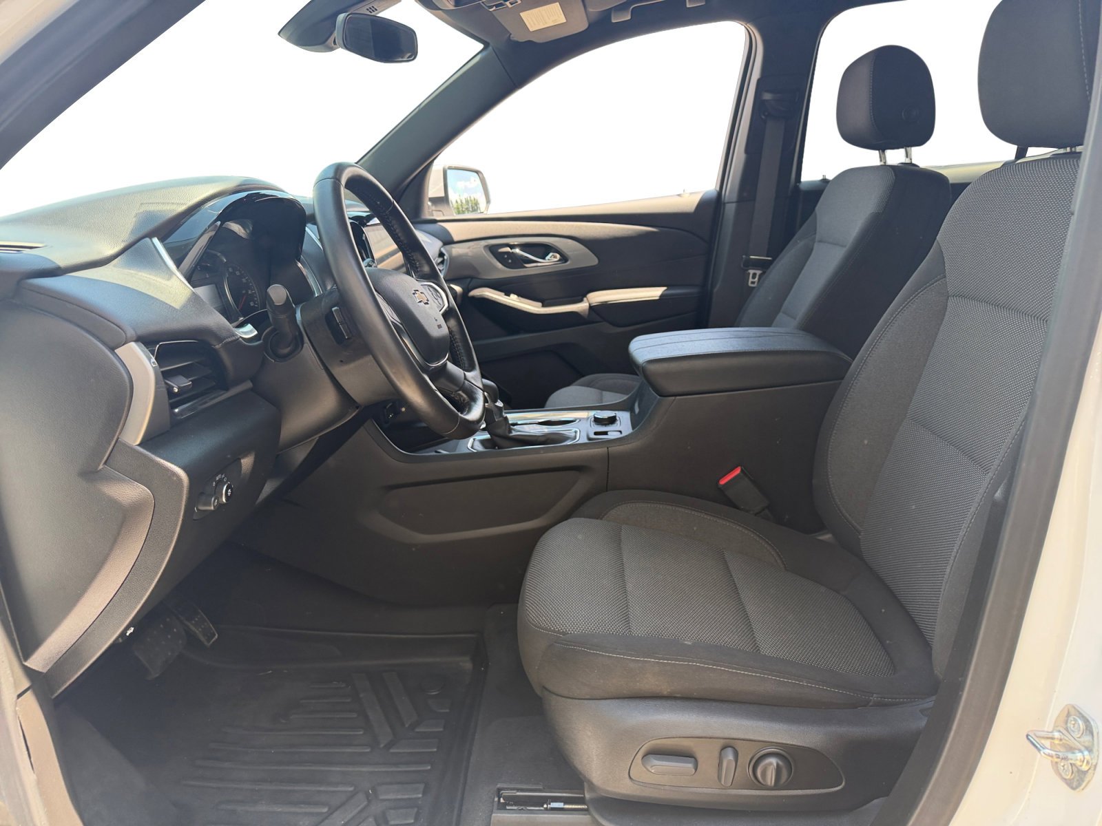 Used 2022 Summit White Chevrolet LT Cloth image 8