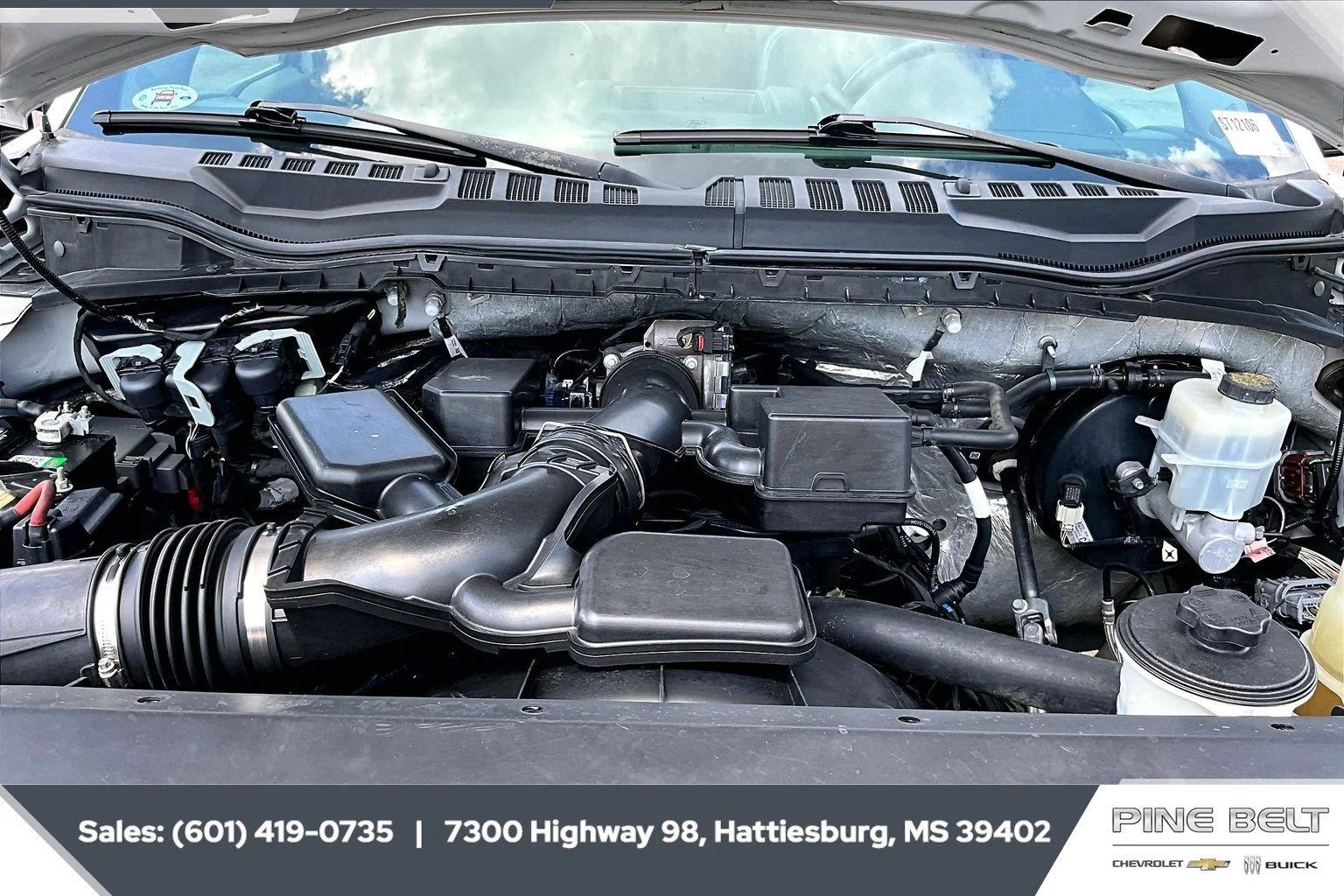 Used 2020 White Ford XL image 9