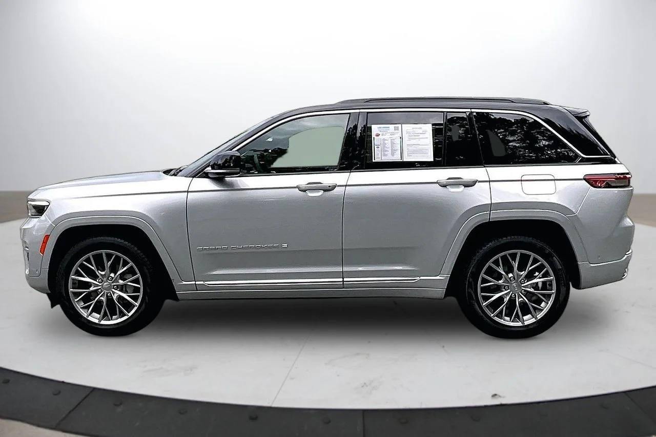 Certified Used 2025 Silver Jeep Summit image 5