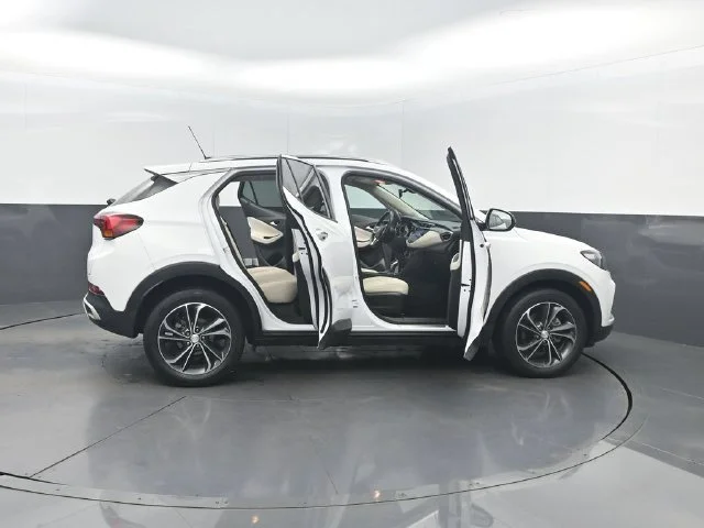 Used 2020 White Buick Select image 38