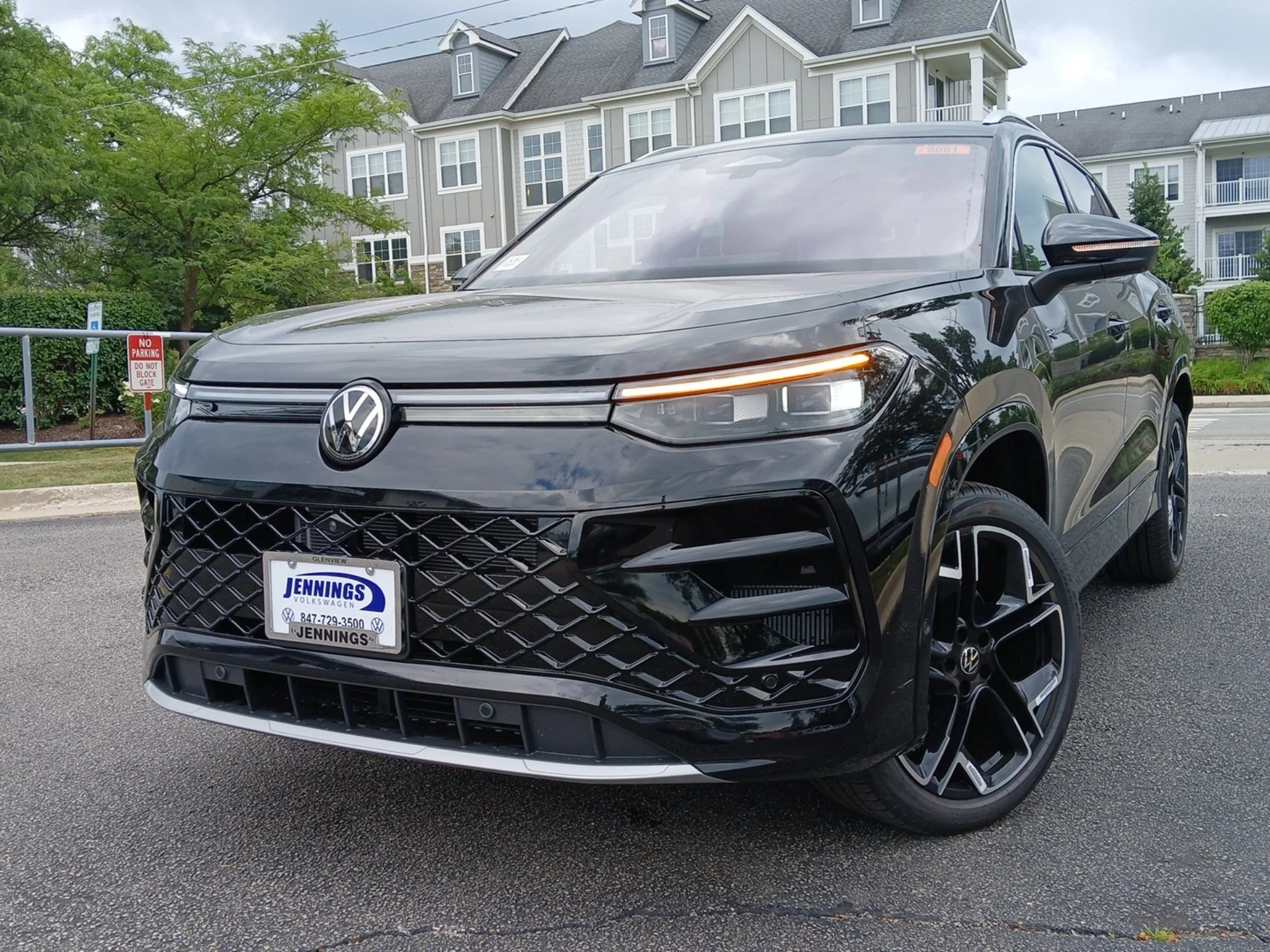 New 2026 Deep Black Pearl Volkswagen 2.0T SEL R-Line Turbo image 31