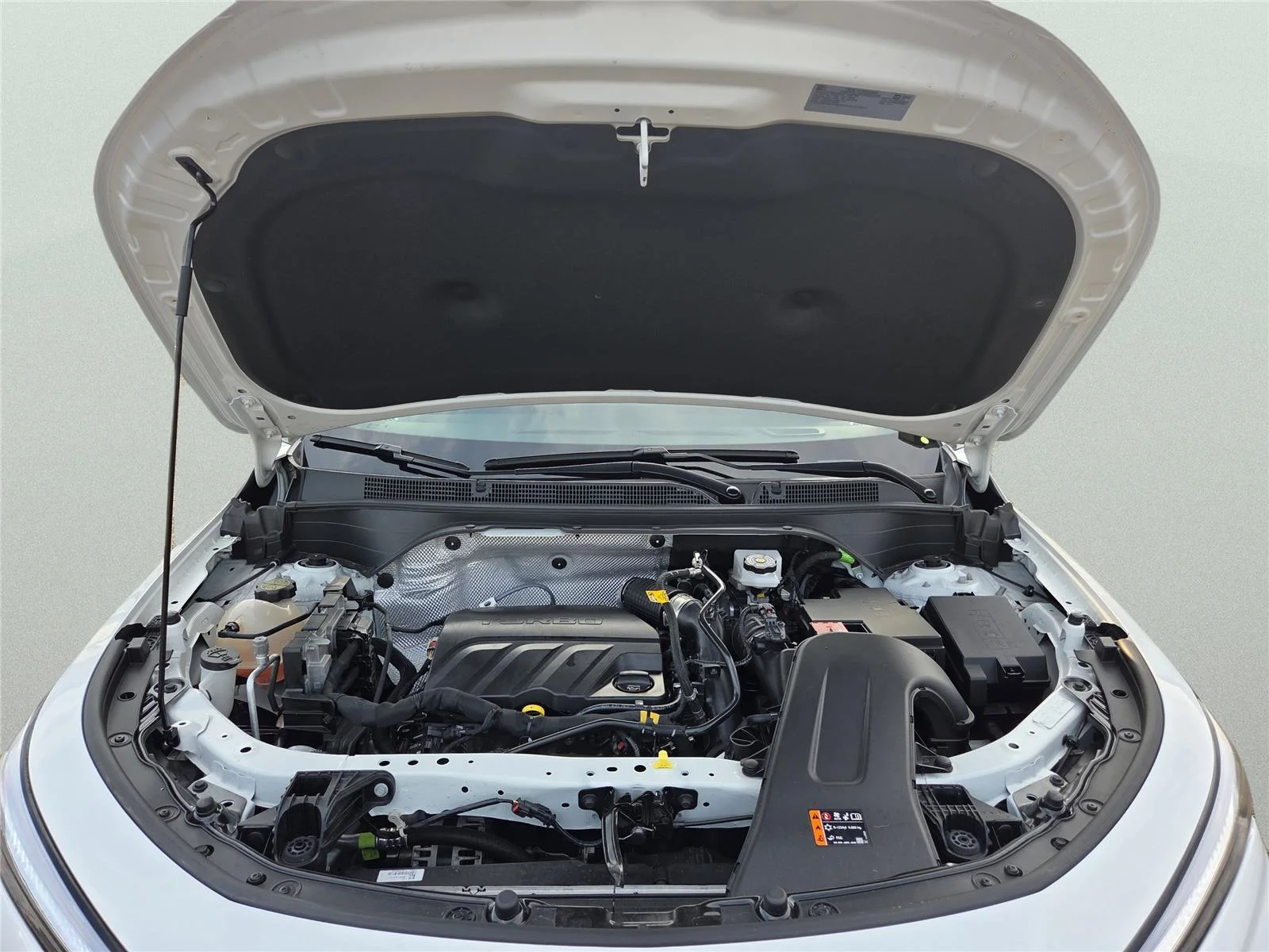Used 2025 Summit White Buick Preferred image 25